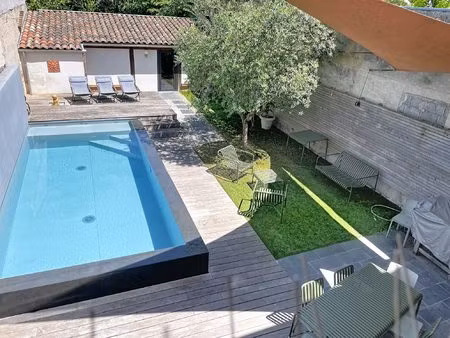 maison de ville au charme de l'ancien avec piscine