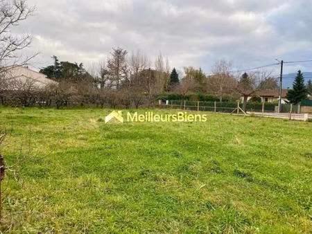 terrain a batir 1600 m² dont 850 m² constructible