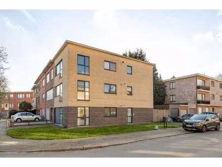 appartement contemporain au rez-de-chaussée avec 2 chambres