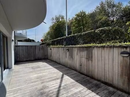 spacieux appartement de deux chambres avec terrasse  situ...