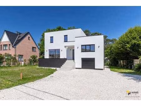 kwalitatief gerenoveerde villa(380 m²) in bonheiden