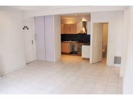 location appartement 3 pièces 70 m² à brignoles (83170)  800 €