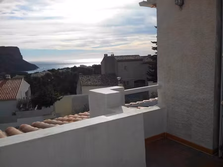 location appartement 3 pièces 55 m² à cassis (13260)  1 300 €