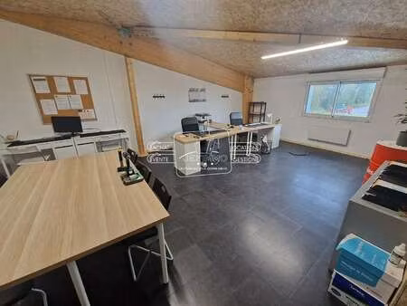 location bureaux et commerces à saint-julien-de-concelles (44450) : à louer / 90m² saint-j