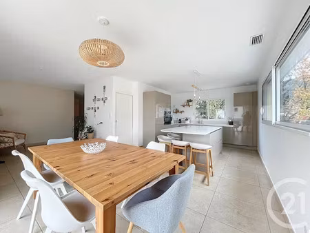 location meublée maison 5 pièces 148.02 m² à la roquette-sur-siagne (06550)  2 550 €