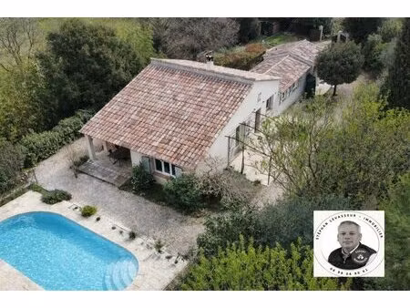 maison de plain pied de caractère avec piscine