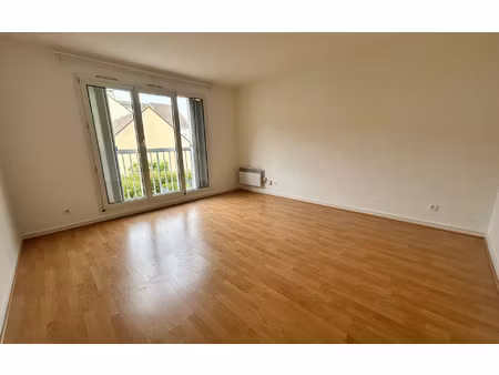 location appartement  m² t-2 à longjumeau  890 €
