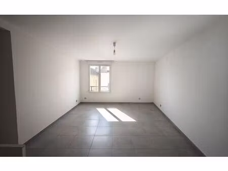 location appartement  m² t-3 à maule  1 018 €