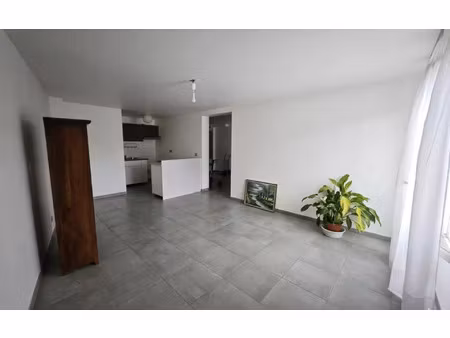 location appartement  m² t-3 à maule  990 €