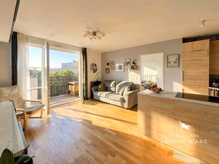plaisir - abel guyet - appartement de 4 pièces  3 chambres  un balcon et un parking  ascen