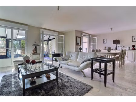 appartement avec jardin 4 pièce(s) 132 m2 carrez+ véranda de 19m² + deux places de parking