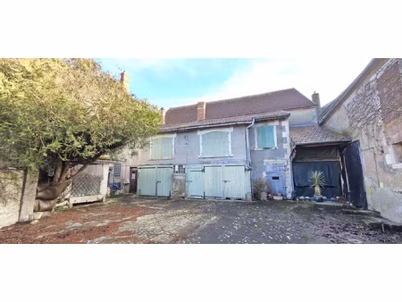 maison 202 m2  nombreuses dépendances et cour intérieure