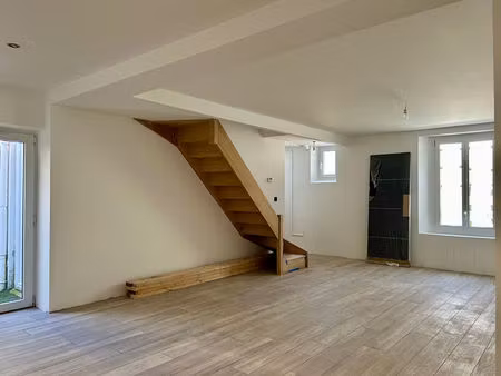 maison de ville rénovée à fontainebleau 4 pièce(s) secteur nord est - proche forêt