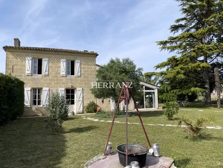maison en pierre avec piscine et potentiel gîte à proximité