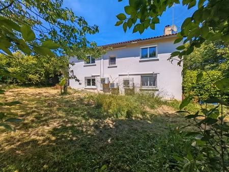 maison avec grand terrain arboré en plein cœur de gondrin