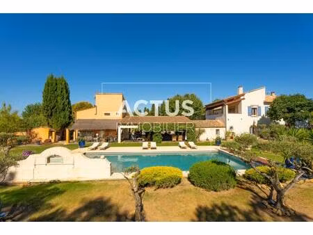 propriété unique entre aix-en-provence et les alpilles
