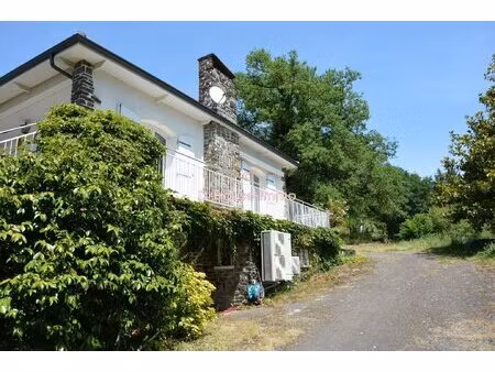 maison familiale au calme avec étang privé poissonneux