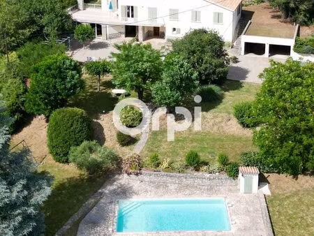 grande villa familiale avec piscine  dépendance et potentiel locatif
