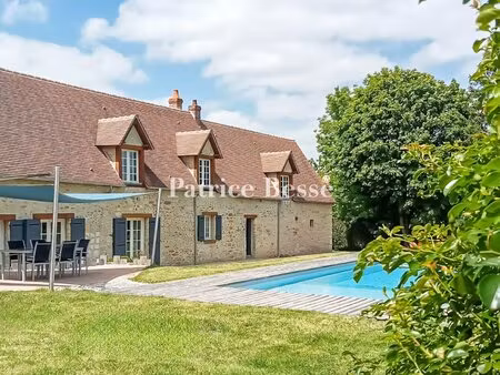 au sud de l'orne  entre perche et vallée de la sarthe  une longère restaurée avec piscine.