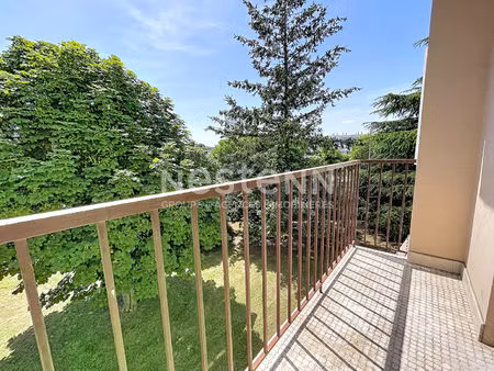 a vendre appartement les clayes sous bois 4 pièce(s) avec box et cave .