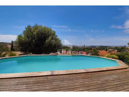 maison familiale ? piscine ? vue panoramique sur marseille ? terrain 850 m² ? saint-loup