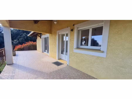 villa de 93m² avec garage et vue sur 652m² de terrain
