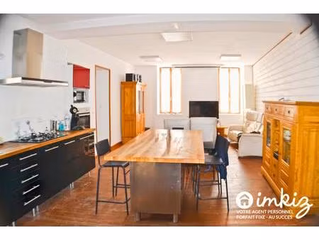 maison 5 pièces de 140 m² avec cour et préau