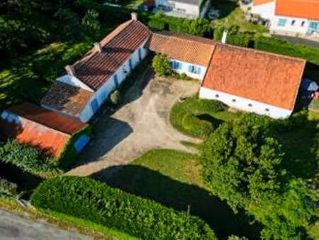 vente maison à challans (85300) : à vendre / 166m² challans