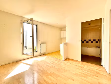 saint-denis ? t2/t3 de 39 90 m² avec patio et loggia à 2 min du métro et de la basilique