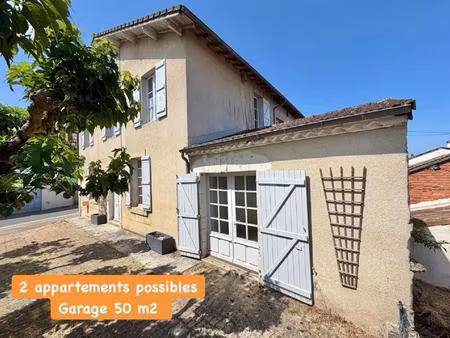 gasconne en pierre avec grande cours et garage