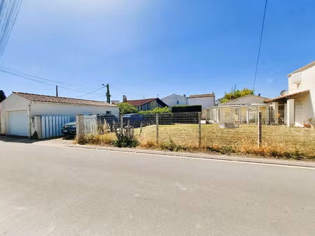 rare centre-bourg : propriété avec deux habitations indépendantes et grand garage