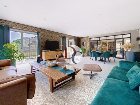 maison contemporaine récente aux beaux volumes et basse cons