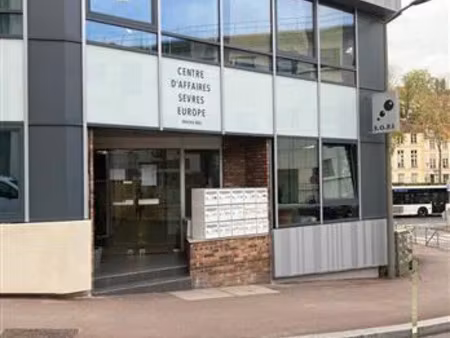 location bureau sevres 196 m²