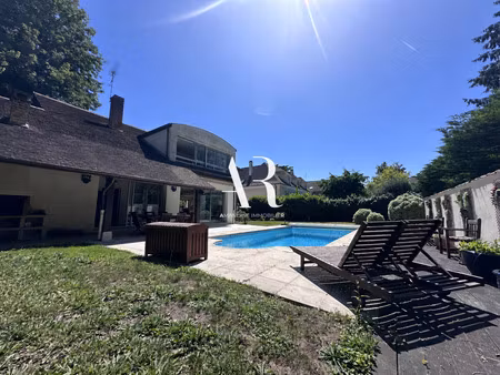 maison de caractère avec jardin  piscine et vue marne