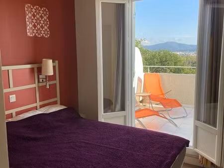 duplex avec terrasse et loggia rare résidence les parcs de grimaud