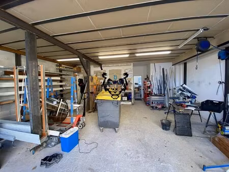 roquebrune : local d'activite + appartement