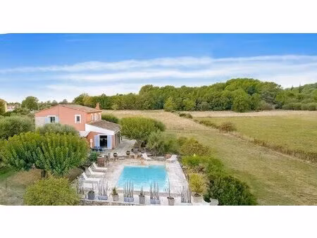 bastide de caractère dans un cadre enchanteur