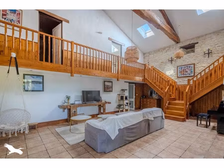 vente maison 7 pièces 197 m² à la rochefoucauld (16110)  169 087 €