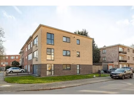 eigentijds gelijkvloers appartement met 2 slaapkamers  terras en autostaanplaats