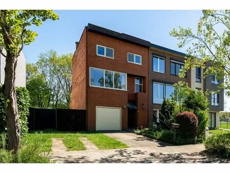 splitlevel woning met tuin en zicht op natuurgebied!