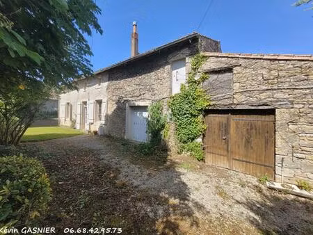 paizay naudoin embourie (16240) : maison en pierre de 83m2