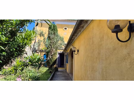 maison de village aniane 6 pièce(s) 140 m2 sur un terrain 800m²