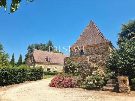 propriété authentique en périgord noir entre sarlat et monttignac  480 m2 et 3ha80.