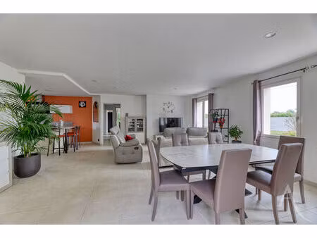 vente maison 4 pièces  121.00m²  essarts en bocage
