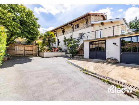 corps de ferme rénové avec vue panoramique à vendre à saint-