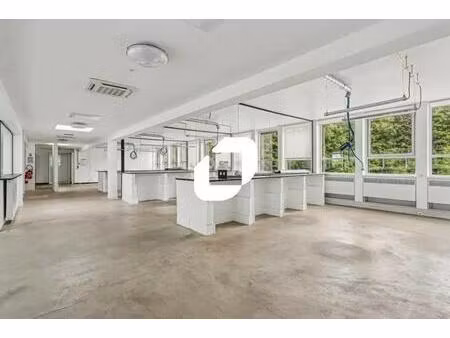 vente local d'activités 400 m²