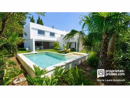 villa californienne - carqueiranne 5 pièces 200 m2 habitable sur un terrain de 760m²