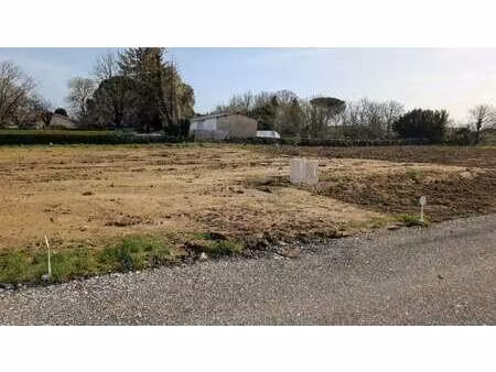 vente terrain à prahecq (79230) : à vendre / prahecq