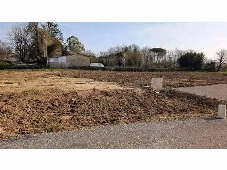 vente terrain à prahecq (79230) : à vendre / prahecq