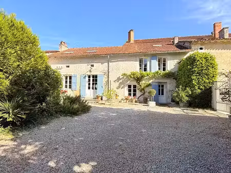 vente maison 9 pièces 264 m² à saint-severin (16390)  320 000 €